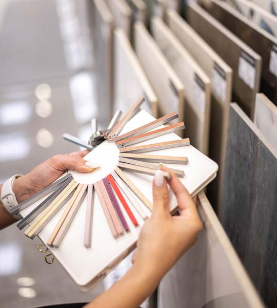 Female-designer-hands-choosing-epoxy-grout-compare-with-ceramic-tile-indoor-architecture-decoration