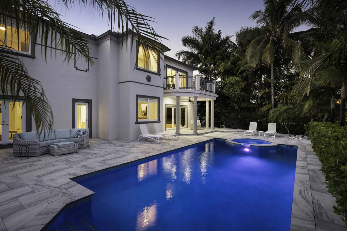 Illuminated-swimming-pool